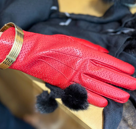 Guanto raffinato in pelle morbida foderato in cashmire