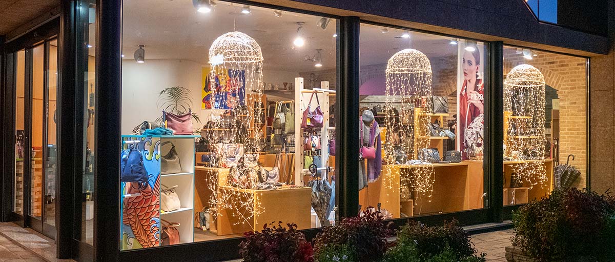 Pelletteria Marinella Vetrina